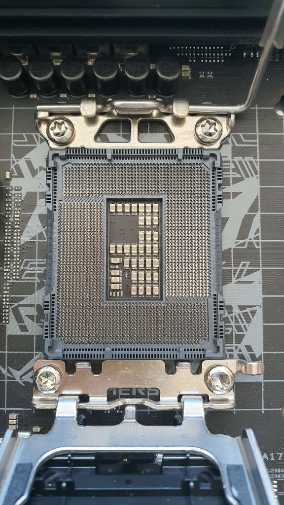 ASUS ROG STRIX Z690-F GAMING WIFI 메인보드 팝니다.--3