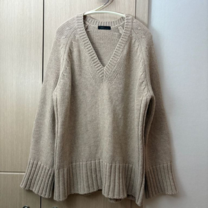 도톰 브이넥 베이지 니트 F