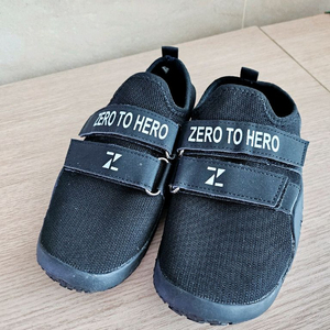 (신품컨디션) 제로투히어로 리프팅화 240