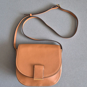 빈폴 브라운 빈 새들백 크로스백 이미지