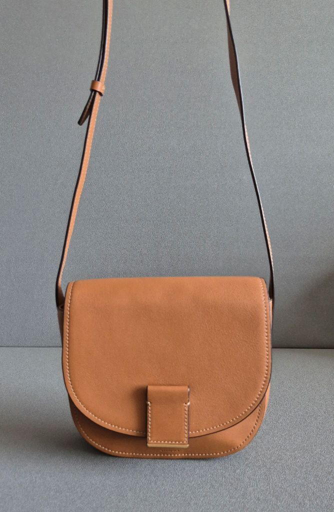 빈폴 브라운 빈 새들백 크로스백 이미지