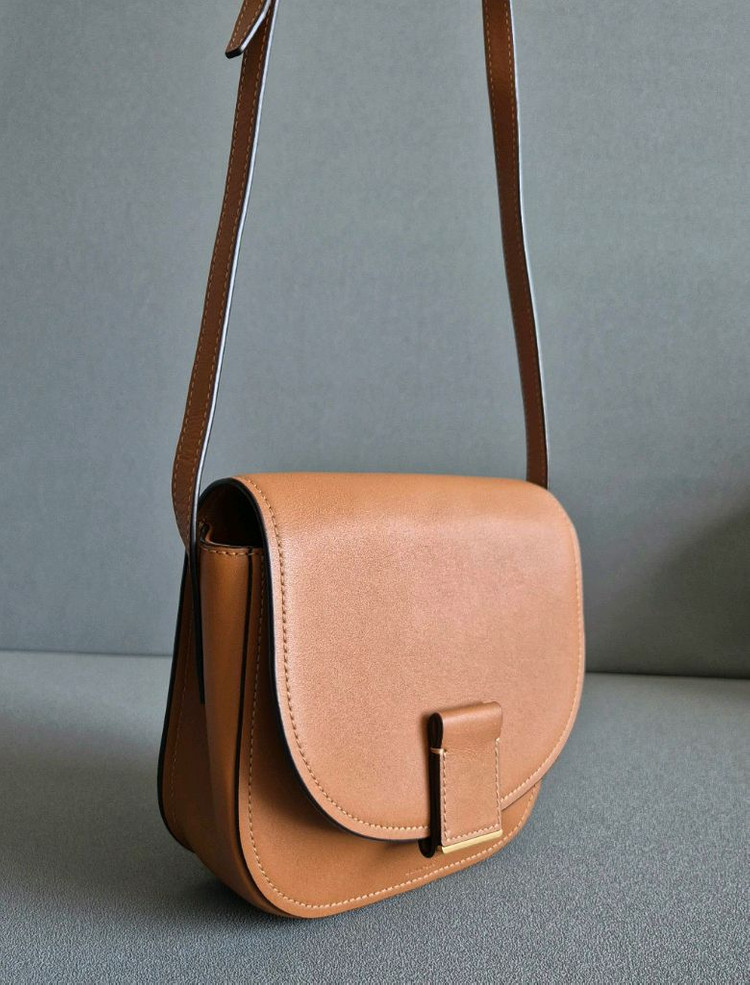 빈폴 브라운 빈 새들백 크로스백 이미지