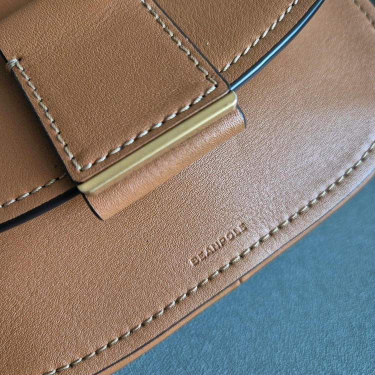 빈폴 브라운 빈 새들백 크로스백 이미지