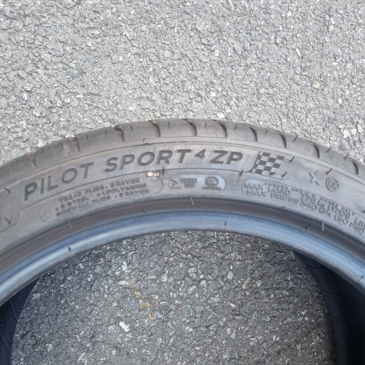 225 45 18 255 40 18미쉐린ps4 런플렛 중고타이어 한대분 판매합니다 이미지