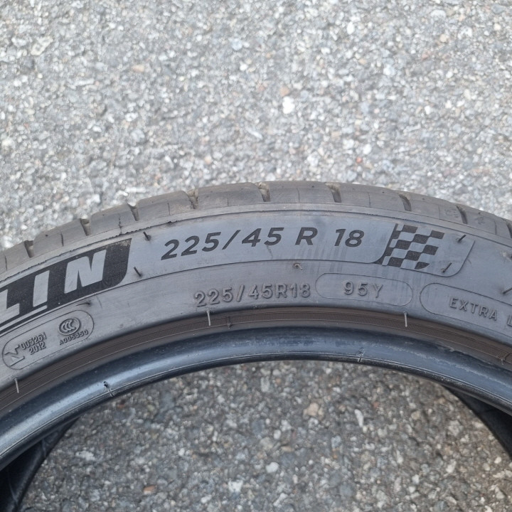 225 45 18 255 40 18미쉐린ps4 런플렛 중고타이어 한대분 판매합니다 이미지