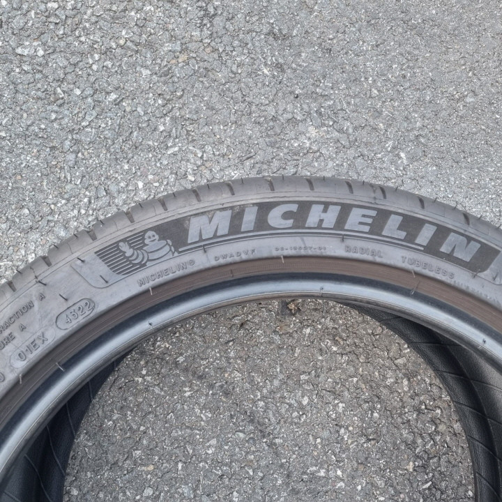 225 45 18 255 40 18미쉐린ps4 런플렛 중고타이어 한대분 판매합니다 이미지