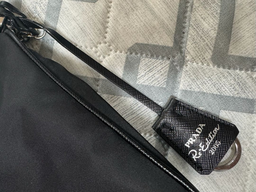 프라다 리나일론 호보백 리에디션 2005--1