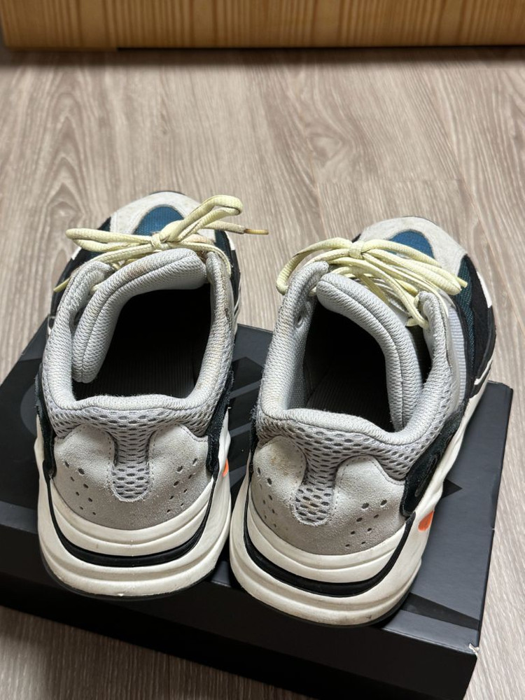 아디다스 이지부스트 700 웨이브러너 270 이미지