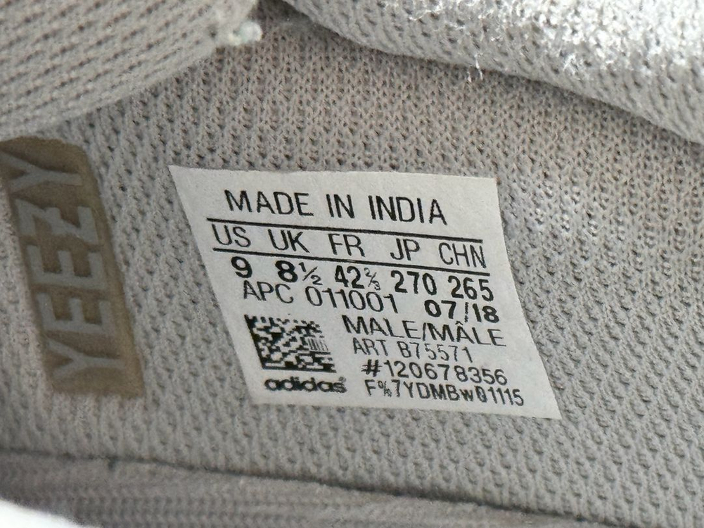 아디다스 이지부스트 700 웨이브러너 270 이미지