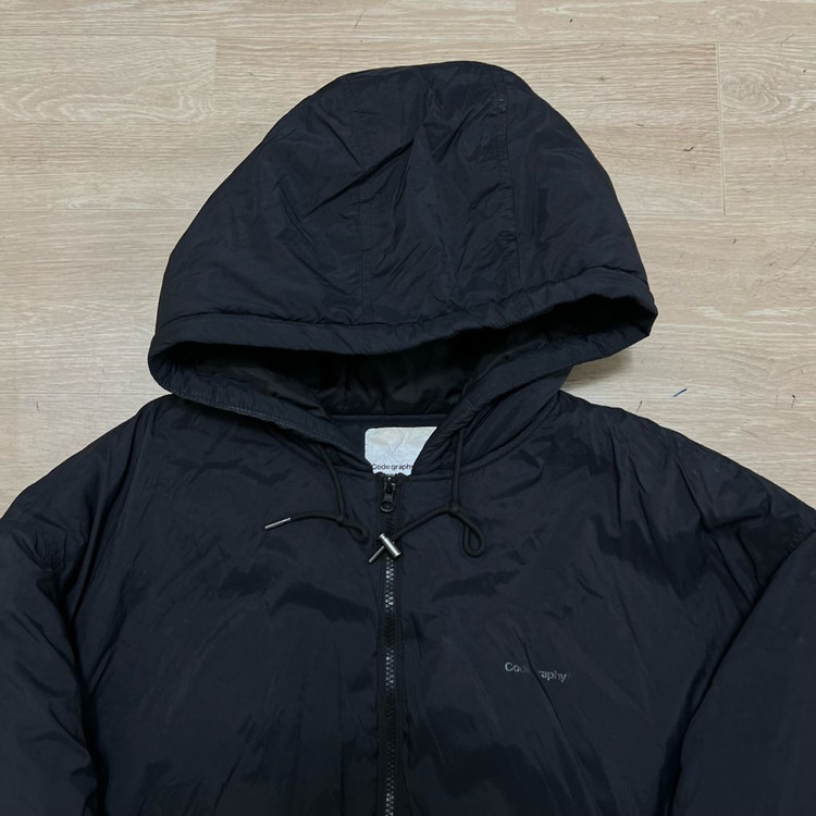 코드그라피 오버사이즈 후드 웜업 패딩 점퍼 [블랙] L/100 이미지
