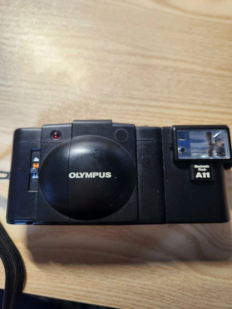 올림푸스 XA2 필름카메라,A11 스트로브, 순정 가죽 케이스,순정 스트랩,백예린 카메라 이미지