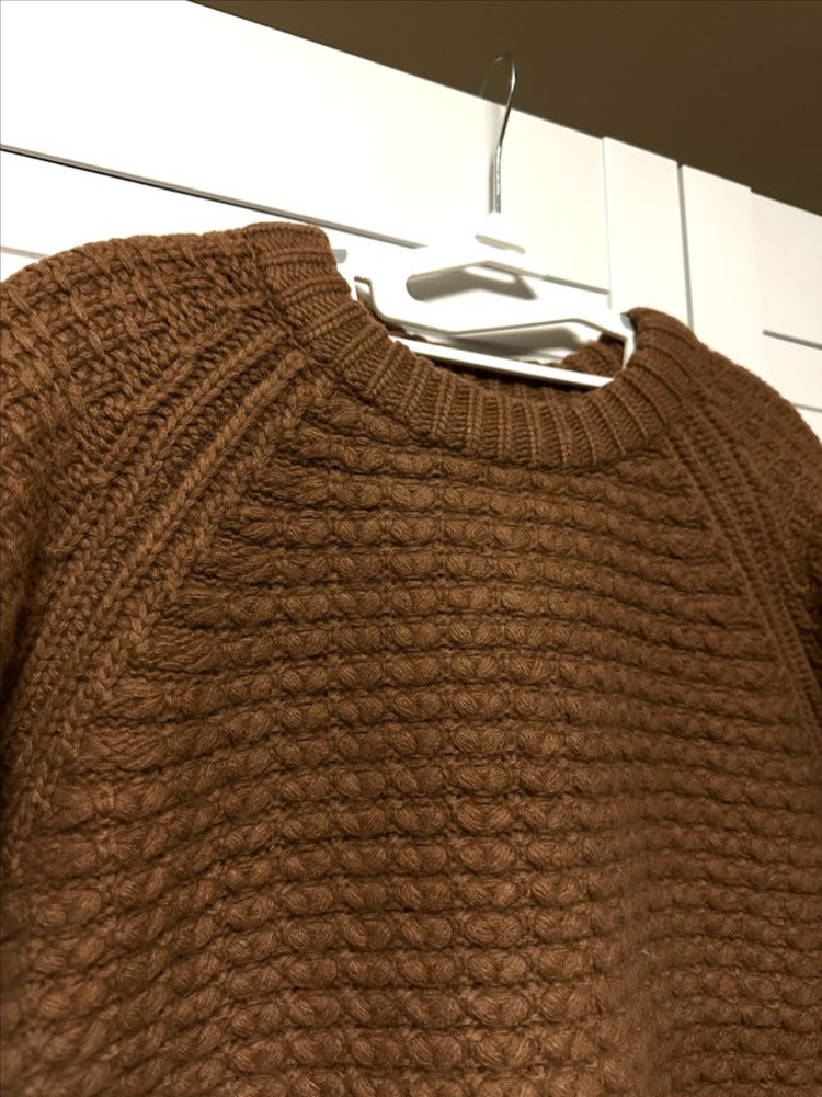 #새상품 : 국내제작 짜임이 예쁜 겨울 니트 브라운--1