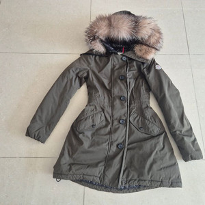 몽클레어 몬티콜 폭스퍼 패딩 판매해요