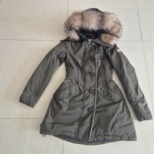 몽클레어 몬티콜 폭스퍼 패딩 판매해요