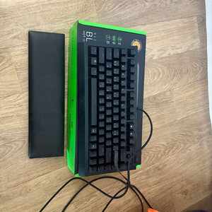 레이저 블랙위도우v4 75