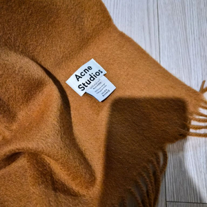 아크네 머플러 카멜