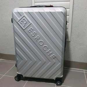 가볍고 이동이 편한 캐리어 32인치