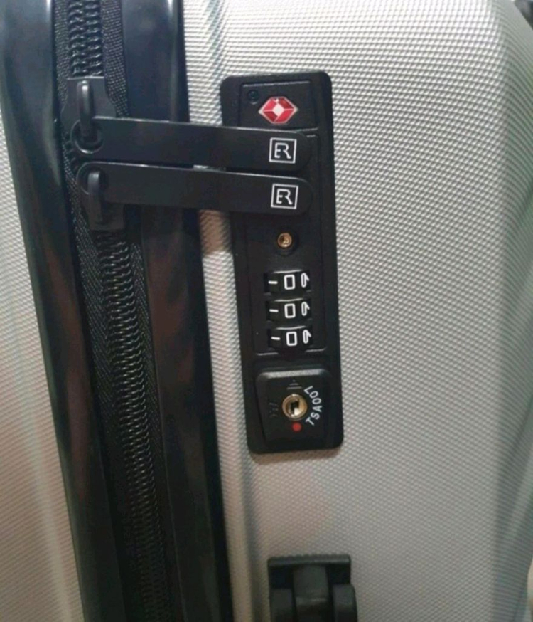 가볍고 이동이 편한 캐리어 32인치 이미지