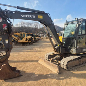 볼보 EC55C 02굴삭기 2013년 저가동 장비 이미지