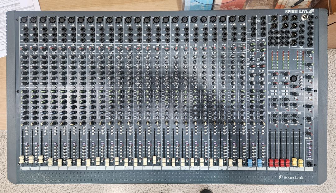 오디오믹서 사운드크래프터 24채널--1