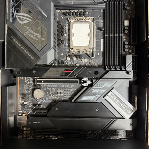 asus rog strix z690 d5 보드 팝니다