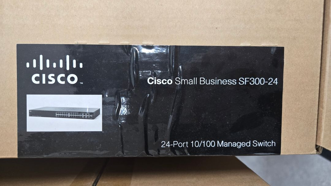 CISCO SF300-24 스위치허브 24포트 2개 판매합니다.--3