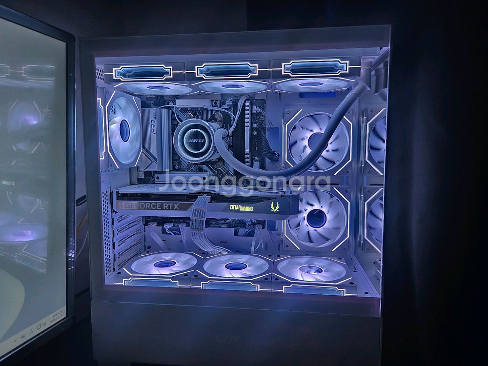 7800X3D RTX 5070 화이트 게이밍 컴퓨터 PC 본체--1