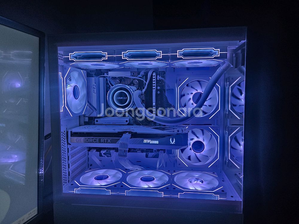 7800X3D RTX 5070 화이트 게이밍 컴퓨터 PC 본체--2