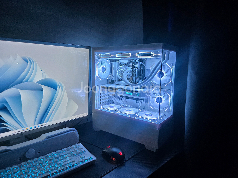 7800X3D RTX 5070 화이트 게이밍 컴퓨터 PC 본체--4