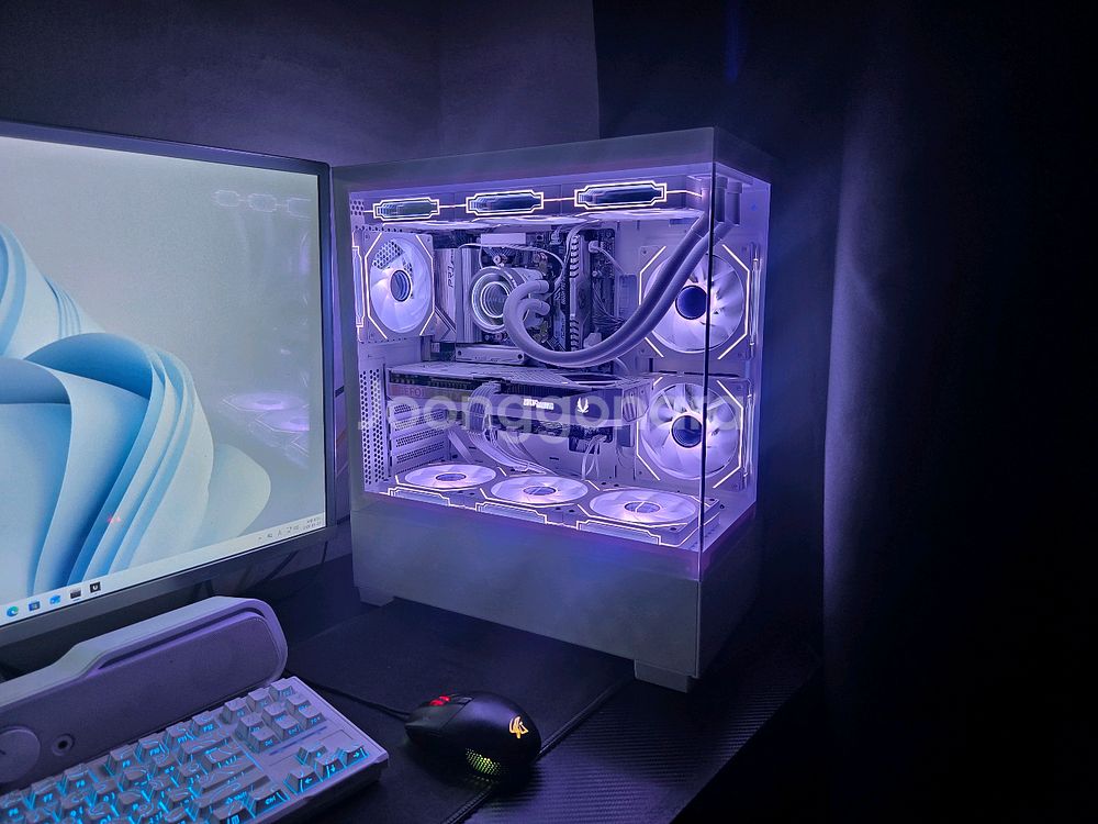 7800X3D RTX 5070 화이트 게이밍 컴퓨터 PC 본체--6