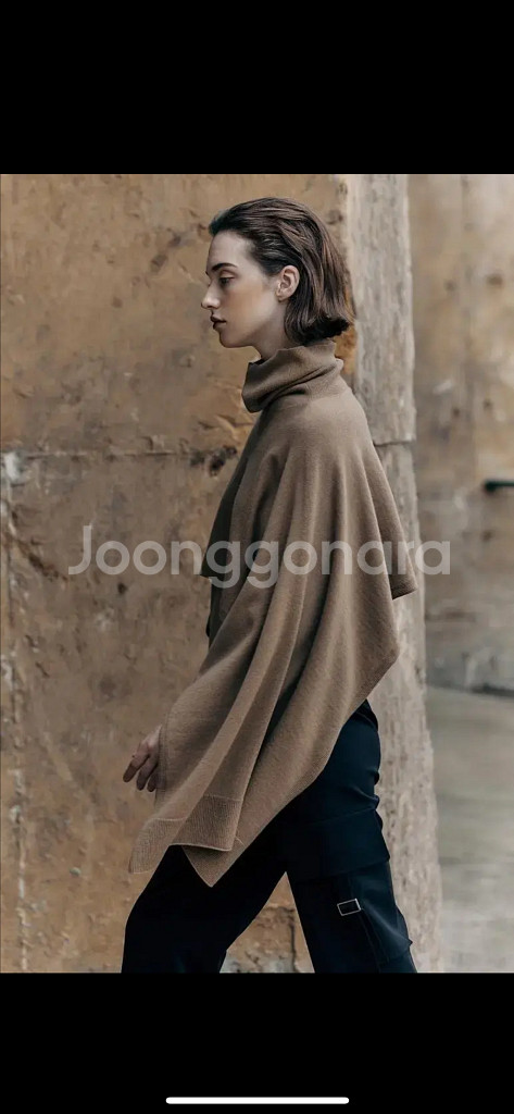 MOE 모에 21년 베버니 터틀넥 숄 니트 스웨터 케이프--1