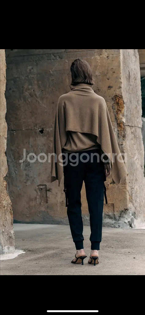 MOE 모에 21년 베버니 터틀넥 숄 니트 스웨터 케이프--5