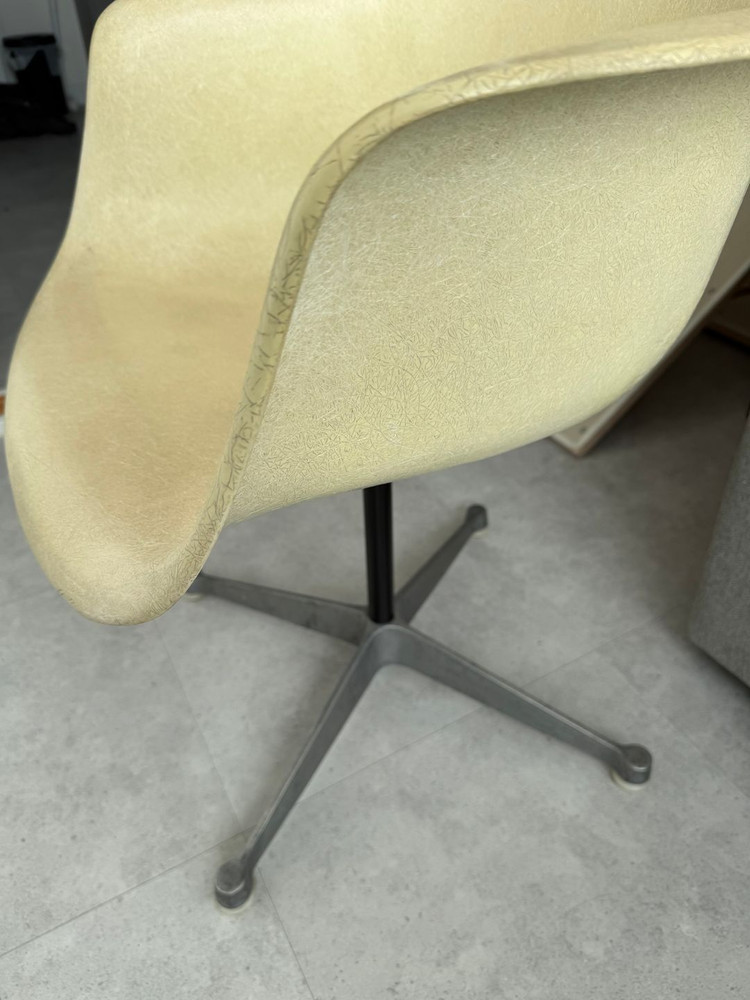 임스 체어 암쉘 파이버글라스 빈티지 의자 이미지