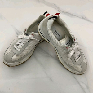 톰브라운 스니커즈