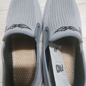 (새상품) 여성용 운동화 2켤레랑 목걸이 전부해서 2만원팝니다