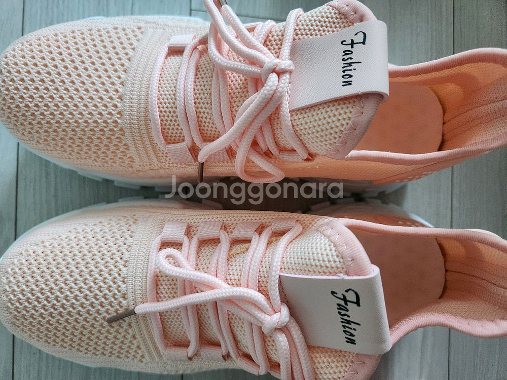 (새상품) 여성용 운동화 2켤레랑 목걸이 전부해서 2만원팝니다--3