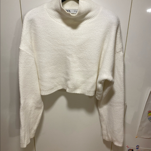 자라 화이트 크롭 터틀넥 니트s