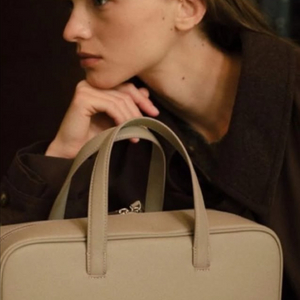 로서울Large Tin 스퀘어 토트백 Taupe 색