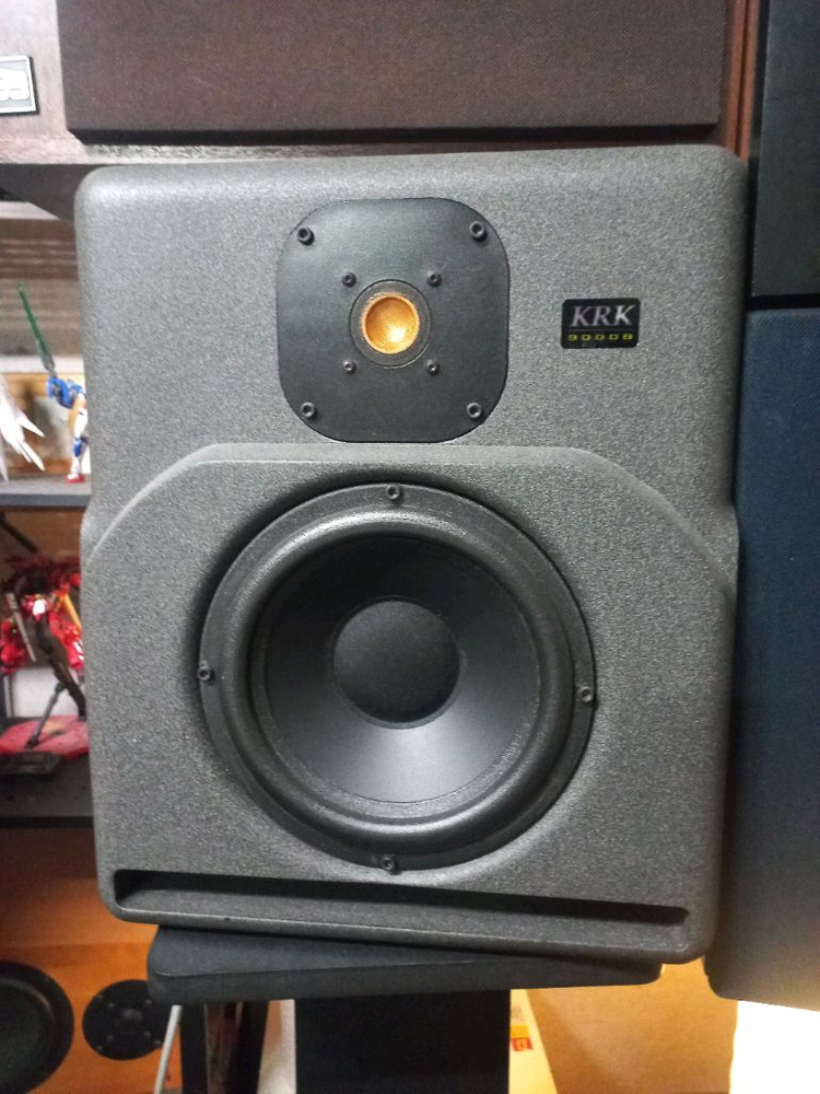 KRK9000B 스피커 이미지