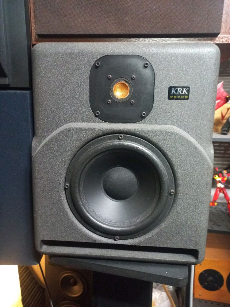 KRK9000B 스피커 이미지