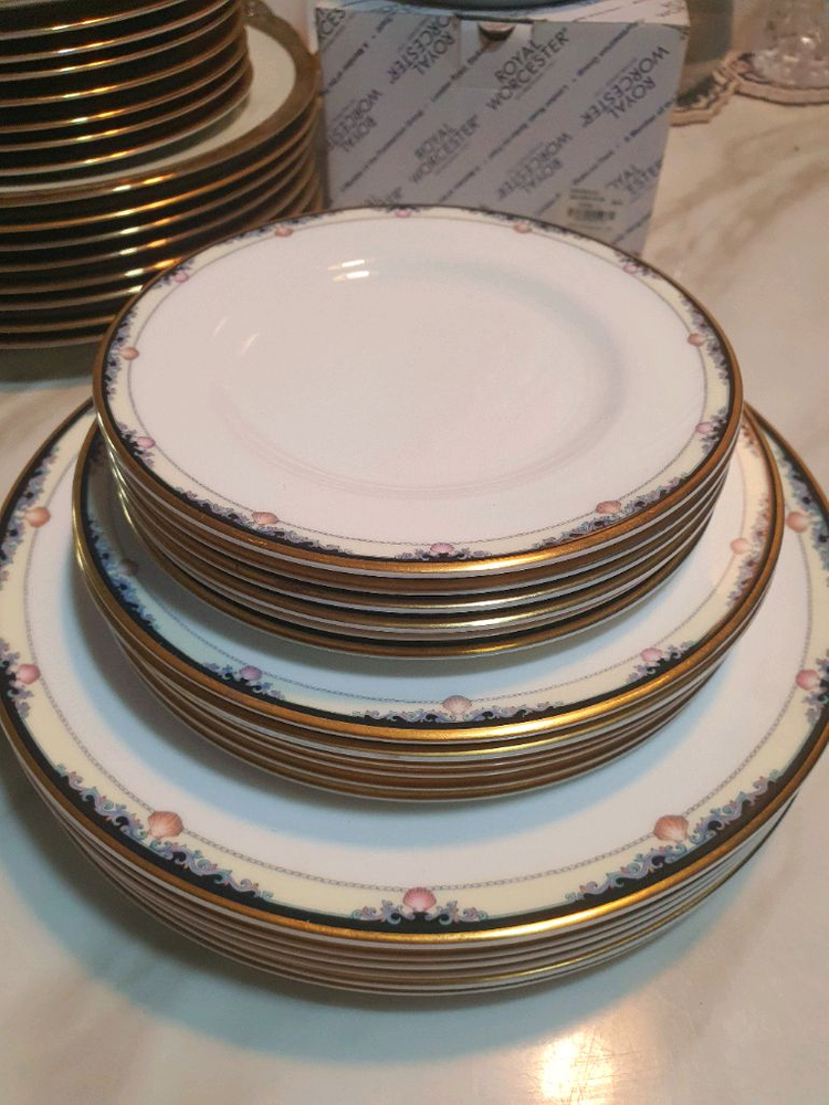 단종 영국 로얄덜튼 대.중.소접시 6인셋트 개당값--0