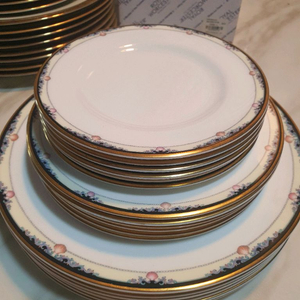 단종 영국 로얄덜튼 대.중.소접시 6인셋트 개당값