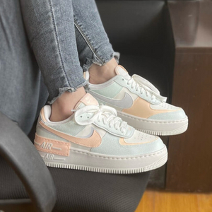 나이키 에어포스1 베얼리 그린 크림슨틴트 / 230