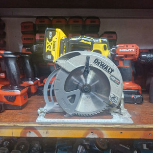 디월트충전원형톱 DCS573 플렉스볼트어드밴스충전스킬 본체만.최강중고.