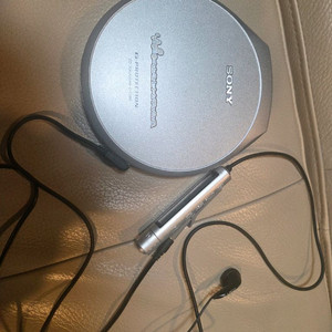 sony소니 cdp 워크맨 D-E999팝니다 본체 리모컨 이어폰