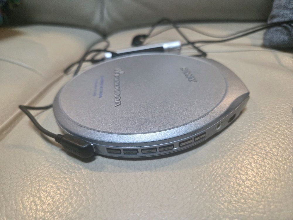 sony소니 cdp 워크맨 D-E999팝니다 본체 리모컨 이어폰--3