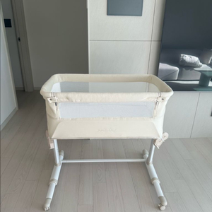 신생아 아기 침대 도노도노 키큰 이동식 아기침대 베이지 색상입니다