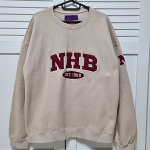 뉴해빗 아플리케 기모맨투맨. 연베이지.XL