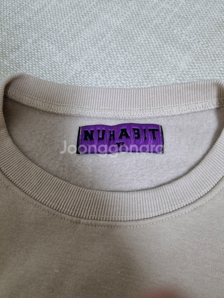 뉴해빗 아플리케 기모맨투맨. 연베이지.XL--2