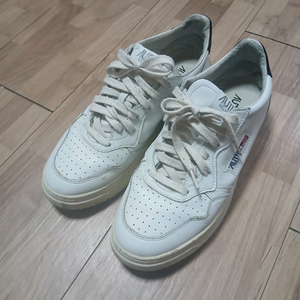 오트리 메달리스트 스니커즈 44사이즈